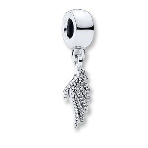 ❤️Pandora Majestic Feather Clear Dangle Retired